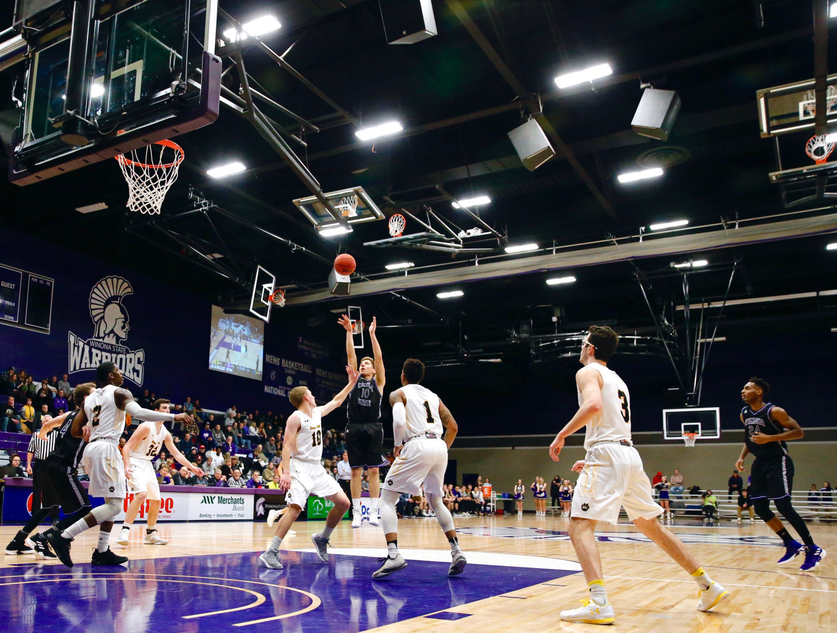 WSU MBB vs Wayne State 6